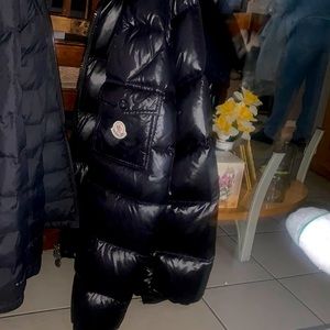 Black moncler coat tap in Asap first come first serve 💯🫰🏾